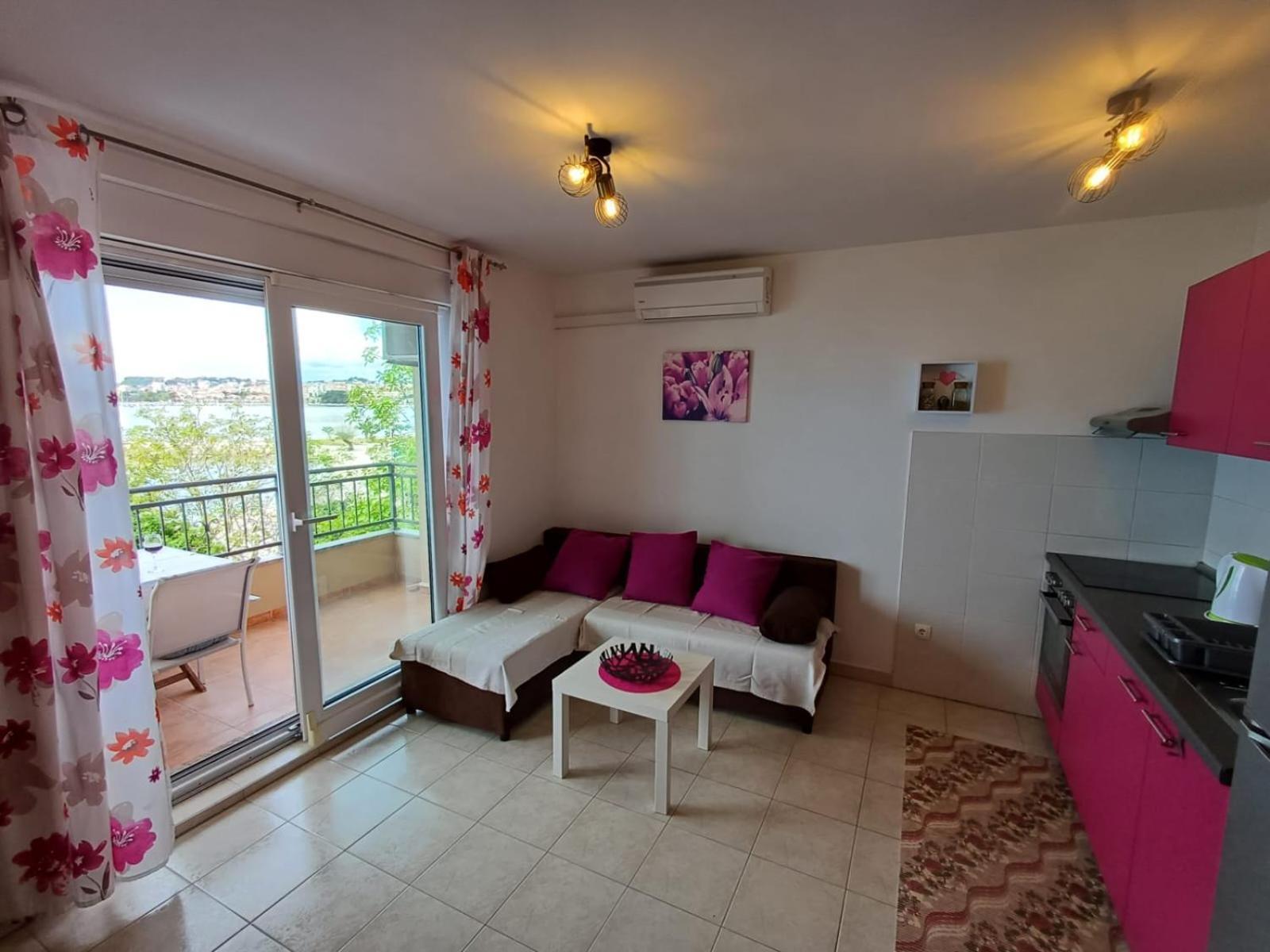 Apartments Cappuccino โปดสตรานา ภายนอก รูปภาพ